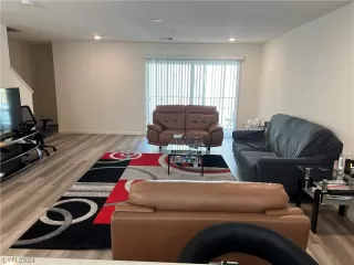 Photo #6: 2565437 Listing