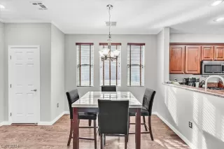 Photo #4: 2565444 Listing