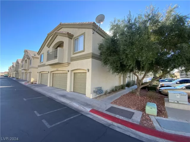 MLS: 2565458 Condo For Sale