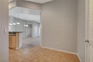 Photo #4: 2565483 Listing