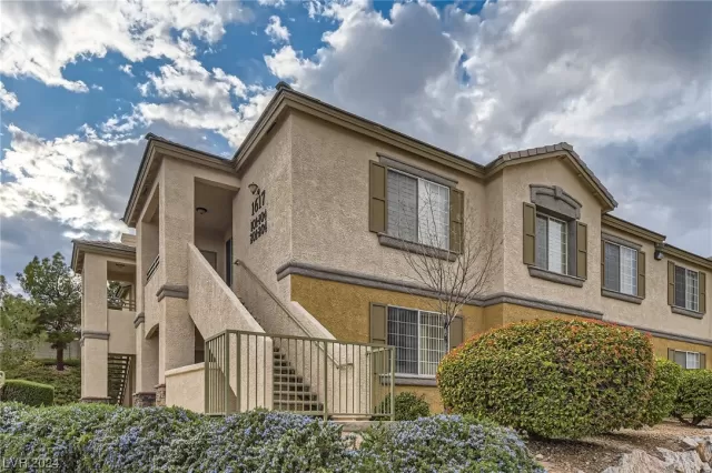 MLS: 2565494 Condo For Sale