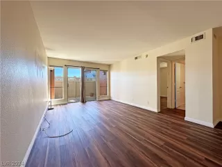 Photo #1: 2565495 Listing 