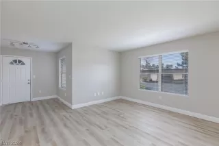 Photo #3: 2565507 Listing