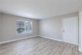 Photo #4: 2565507 Listing