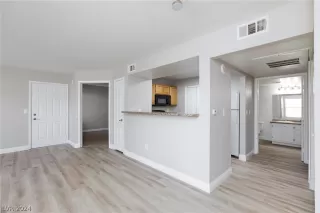 Photo #5: 2565507 Listing