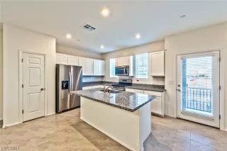 Photo #4: 2565522 Listing 