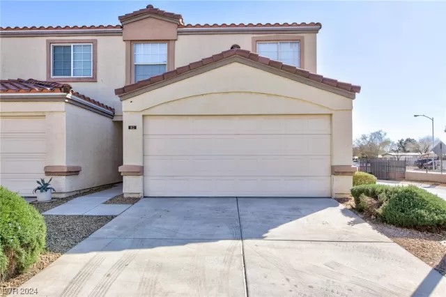 MLS: 2565534 Condo For Sale