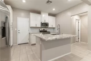 Photo #6: 2565546 Listing 