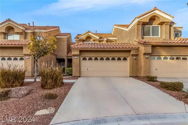 MLS: 2565553 Condo For Sale