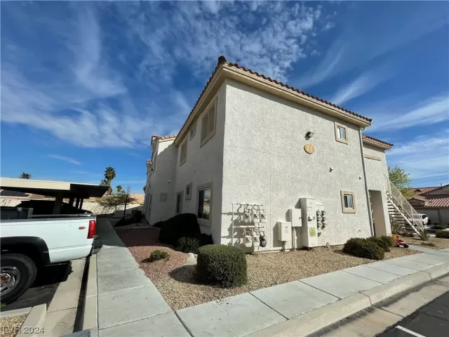 MLS: 2565574 Condo For Sale