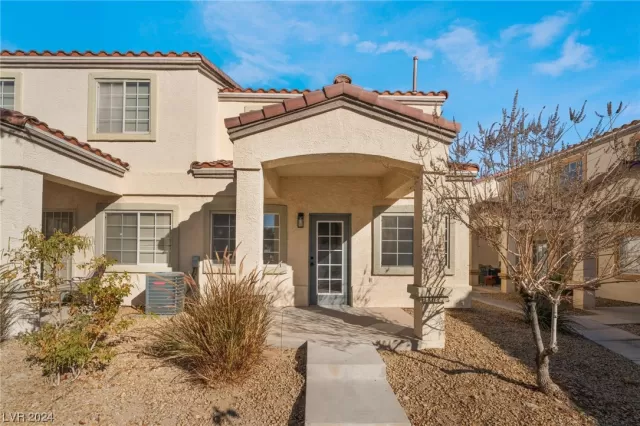 MLS: 2565585 Condo For Sale