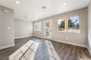 Photo #3: 2565585 Listing