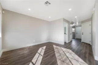 Photo #5: 2565585 Listing