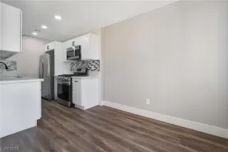 Photo #6: 2565585 Listing