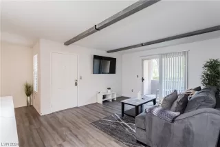 Photo #4: 2565599 Listing