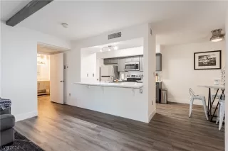 Photo #6: 2565599 Listing