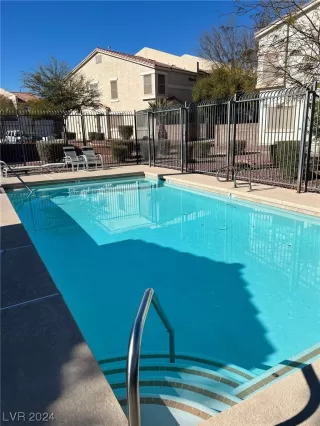 Photo #4: 2565616 Listing
