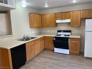 Photo #5: 2565616 Listing