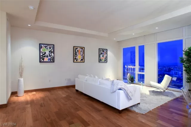 MLS: 2565619 Condo For Sale