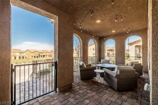 Photo #2: 2565704 Listing