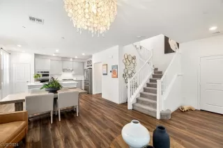 Photo #3: 2565704 Listing