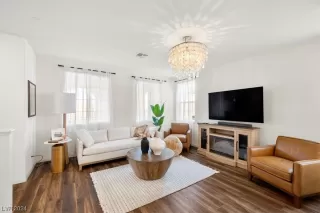 Photo #5: 2565704 Listing