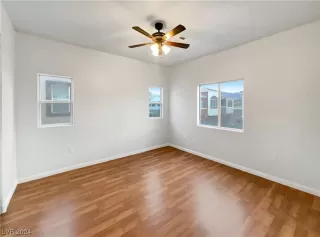 Photo #4: 2565759 Listing