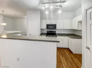 Photo #5: 2565759 Listing