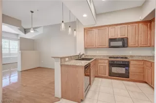 Photo #4: 2565766 Listing