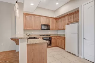 Photo #5: 2565766 Listing