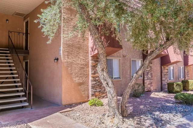 MLS: 2565769 Condo For Sale