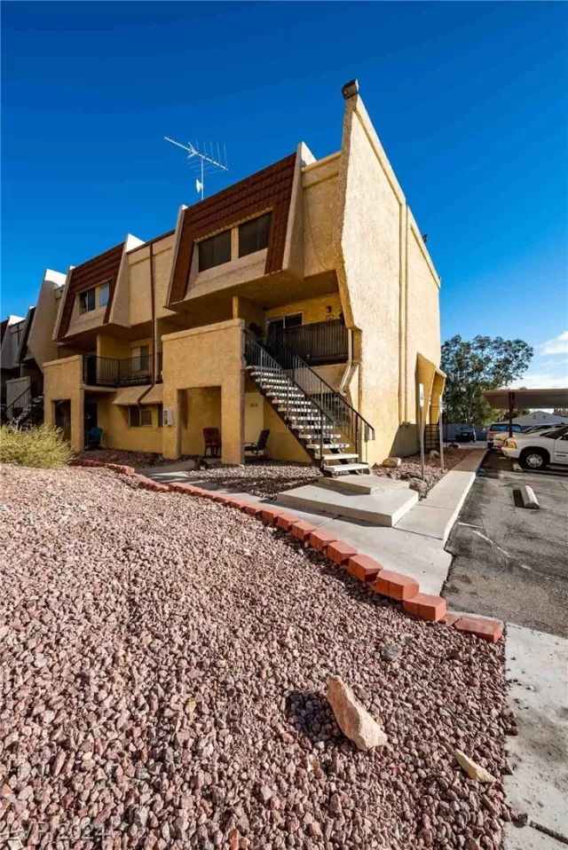 MLS: 2565774 Condo For Sale