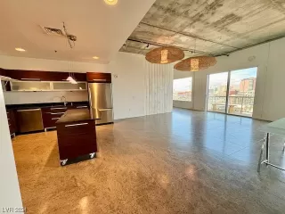 Photo #1: 2565776 Listing 