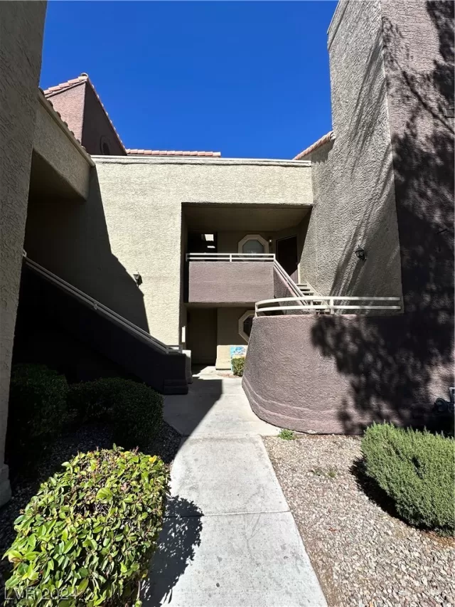 MLS: 2565779 Condo For Sale