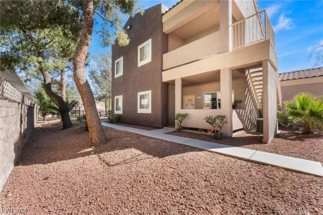 MLS: 2565790 Condo For Sale