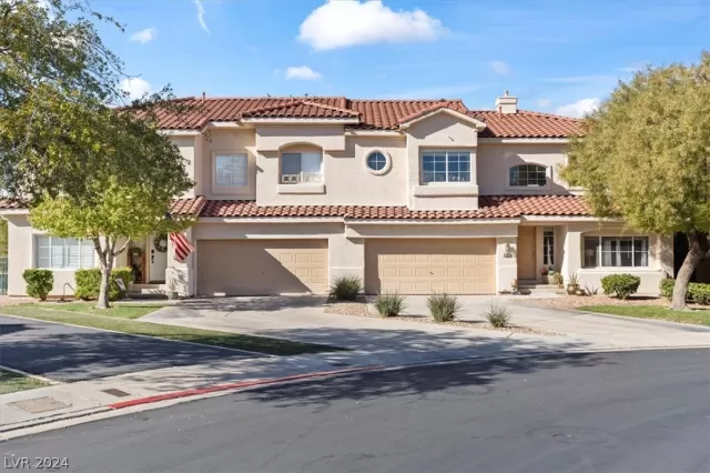 MLS: 2565794 Condo For Sale