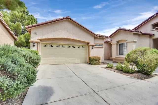 MLS: 2565805 Condo For Sale