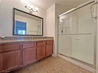 Photo #5: 2565811 Listing