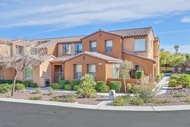 MLS: 2565813 Condo For Sale