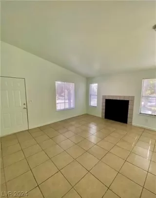 Photo #2: 2565823 Listing 