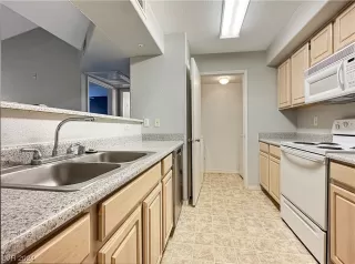 Photo #4: 2565867 Listing