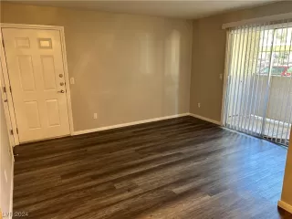 Photo #5: 2565897 Listing