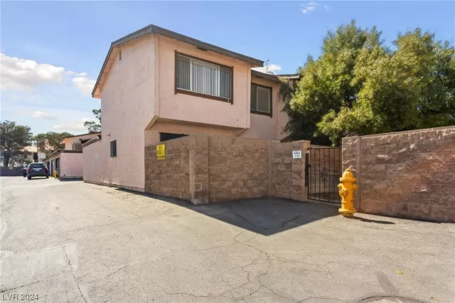 MLS: 2565935 Condo For Sale