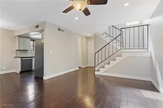 Photo #3: 2565935 Listing