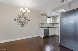 Photo #6: 2565935 Listing