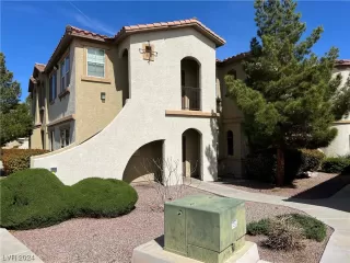 Photo #2: 2565939 Listing