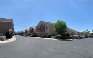 Photo #2: 2565941 Listing