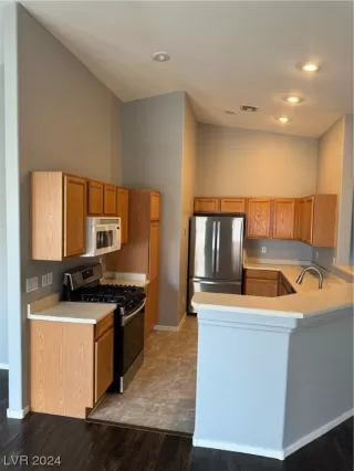 Photo #4: 2565941 Listing