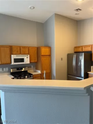 Photo #5: 2565941 Listing