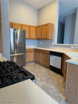 Photo #6: 2565941 Listing